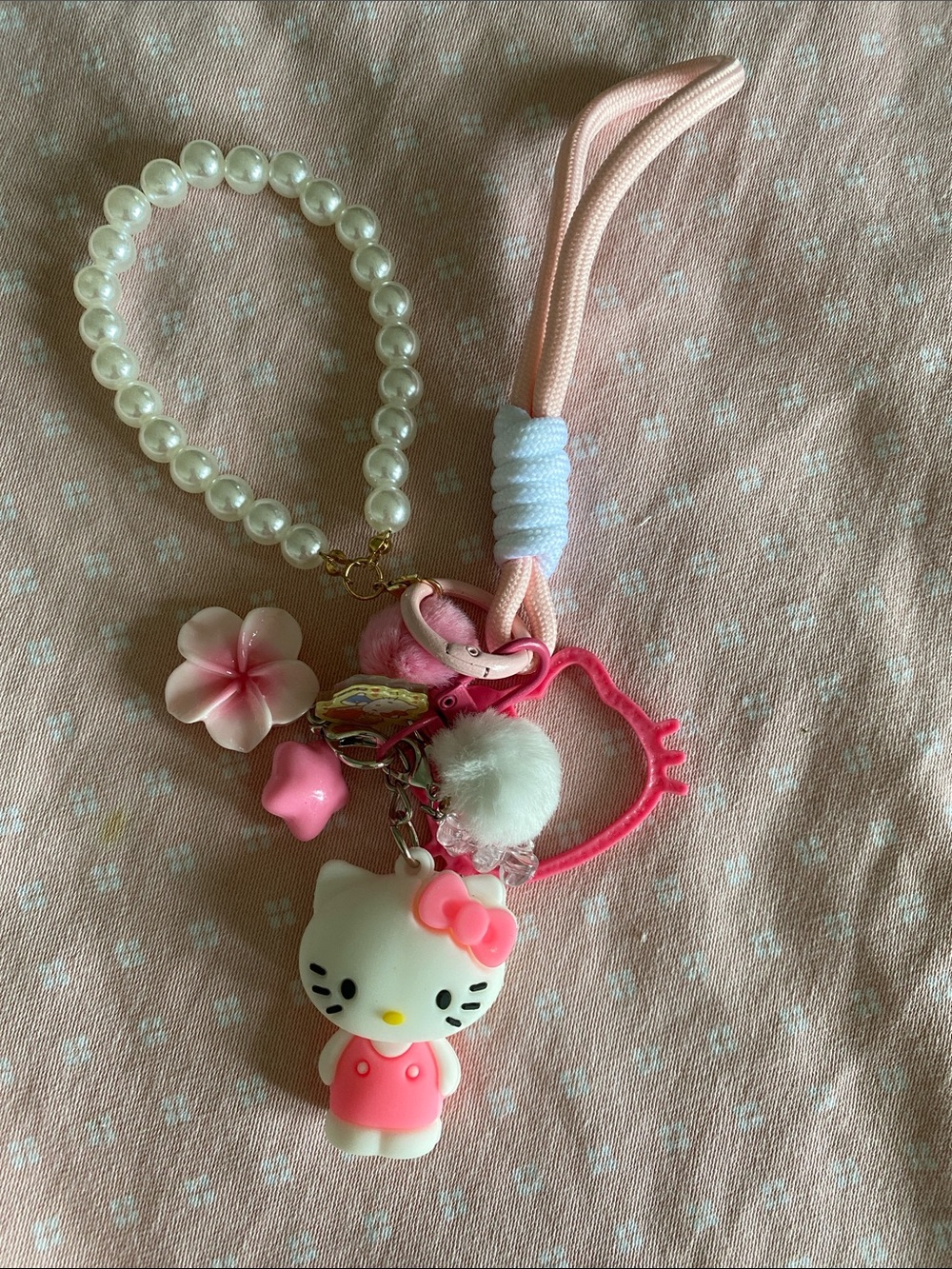 NWOT Hand Crafted Hello Kitty Charm Keychain with Pearl Wrist Strap🩷🖤